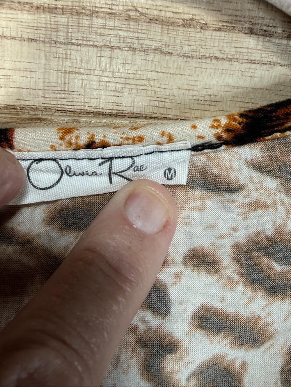 Olivia Rae Womens Leopard Print Long-Sleeve V-Neck Top - Brown/Black Size M - Picture 5 of 6
